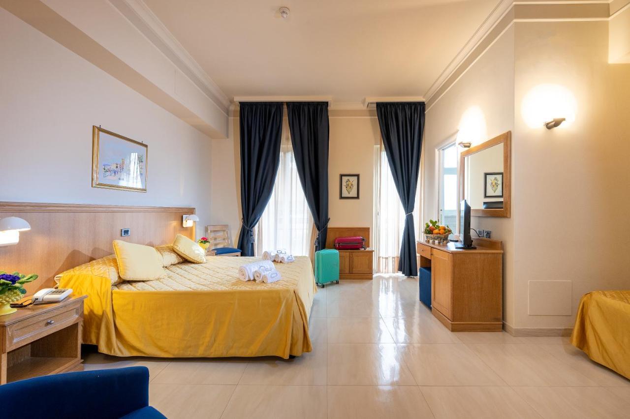 גיארדיני נאקסוס Hotel Sabbie D'Oro מראה חיצוני תמונה