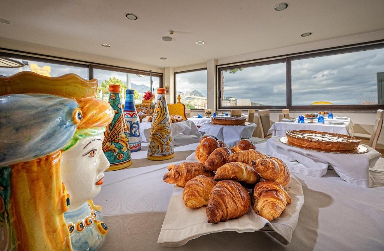 גיארדיני נאקסוס Hotel Sabbie D'Oro מראה חיצוני תמונה